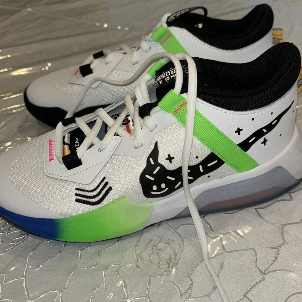 Brand new boys Nike zoom cross over sneakers size 6